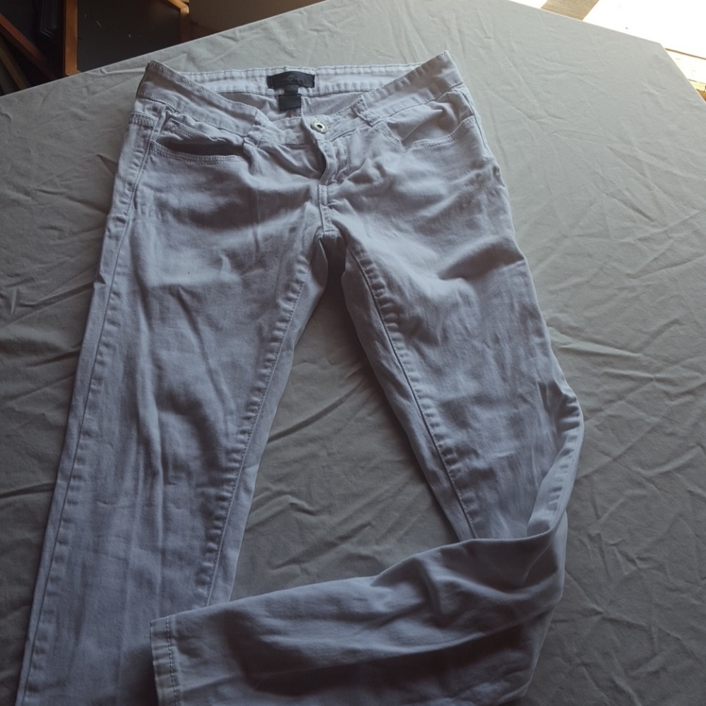 White skinny jeans